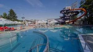 Aquapark Turčianske Teplice sa môže pochváliť veľkým bazénom s tobogánom, ktorý vytvára dokonalý zážitok z vodného parku.