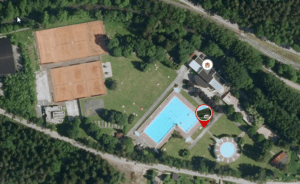 Letecký pohľad na Termálne kúpalisko Laura a tenisové kurty v Rajeckých Tepliciach.
