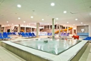 V Dolnom Kubíne sa nachádza Aquapark, kde si návštevníci môžu užiť veľký krytý bazén s ležadlami a vzrušujúcou šmykľavkou.