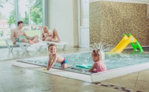 Termálne kúpalisko Aquatermal Dolná Strehová je naplnené radostnými zvukmi detí hrajúcich sa v jeho bazéne.