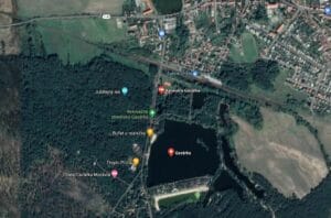 Google mapa s polohou Prírodné kúpalisko Gazárka Šaštín-Stráže, jazero.