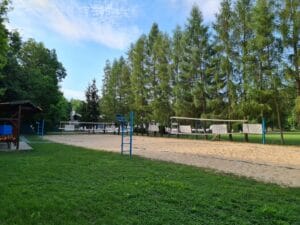 Volejbalové ihrisko v parku Letné kúpalisko Pac Cífer.