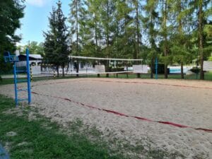 Pieskové volejbalové ihrisko v parku Letné kúpalisko Pac Cífer.