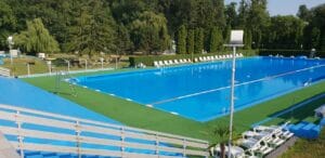 Veľké parkové kúpalisko, Letné kúpalisko Trebišov, ponúka ideálnu príležitosť na oddych v prírode a vodné aktivity.