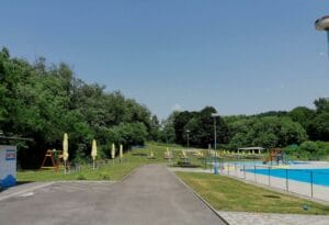 Letné kúpalisko s fontánou v parku Tepličky v Krupine.