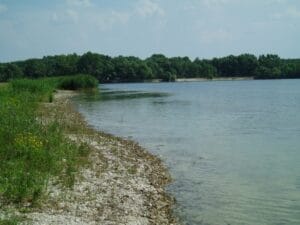 Šulianske jazero je vodná plocha nachádzajúca sa v Dunajskej Strede.